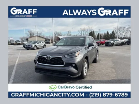 Gray 2024 Toyota Highlander LE for sale in Michigan City, IN