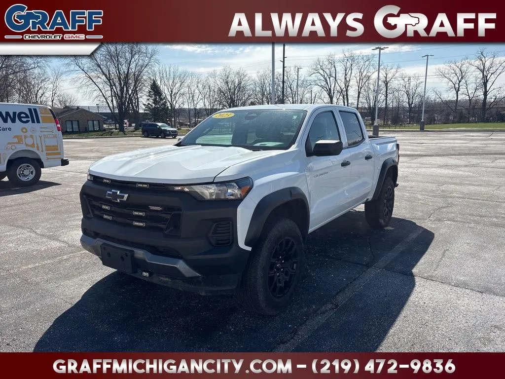 White 2023 Chevrolet Colorado Trail Boss for sale in Michigan City, IN