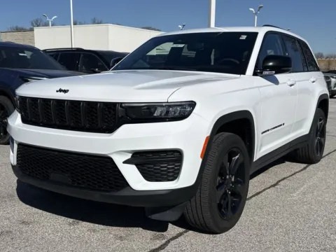 More photos of 2023 Jeep Grand Cherokee Altitude at Graff Chevrolet GMC of Michigan City, IN
