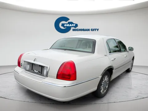 More photos of 2007 Lincoln Town Car Signature at Graff Chevrolet GMC of Michigan City, IN