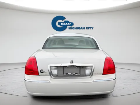 More photos of 2007 Lincoln Town Car Signature at Graff Chevrolet GMC of Michigan City, IN