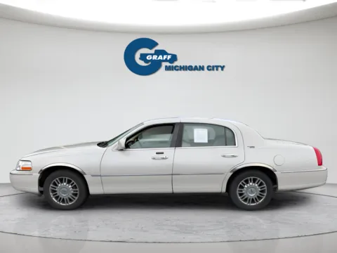 Photos of 2007 Lincoln Town Car Signature for sale in Michigan City, IN at Graff Chevrolet GMC of Michigan City