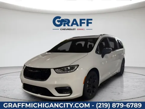 White 2025 Chrysler Pacifica Limited for sale in Michigan City, IN