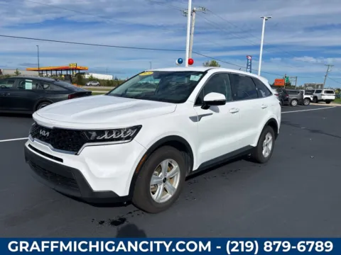 White 2023 Kia Sorento LX for sale in Michigan City, IN