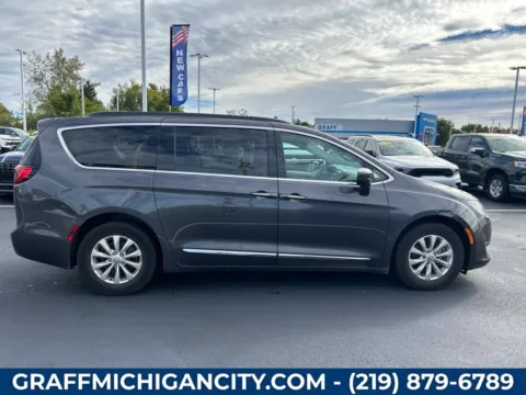 More photos of 2017 Chrysler Pacifica Touring L at Graff Chevrolet GMC of Michigan City, IN