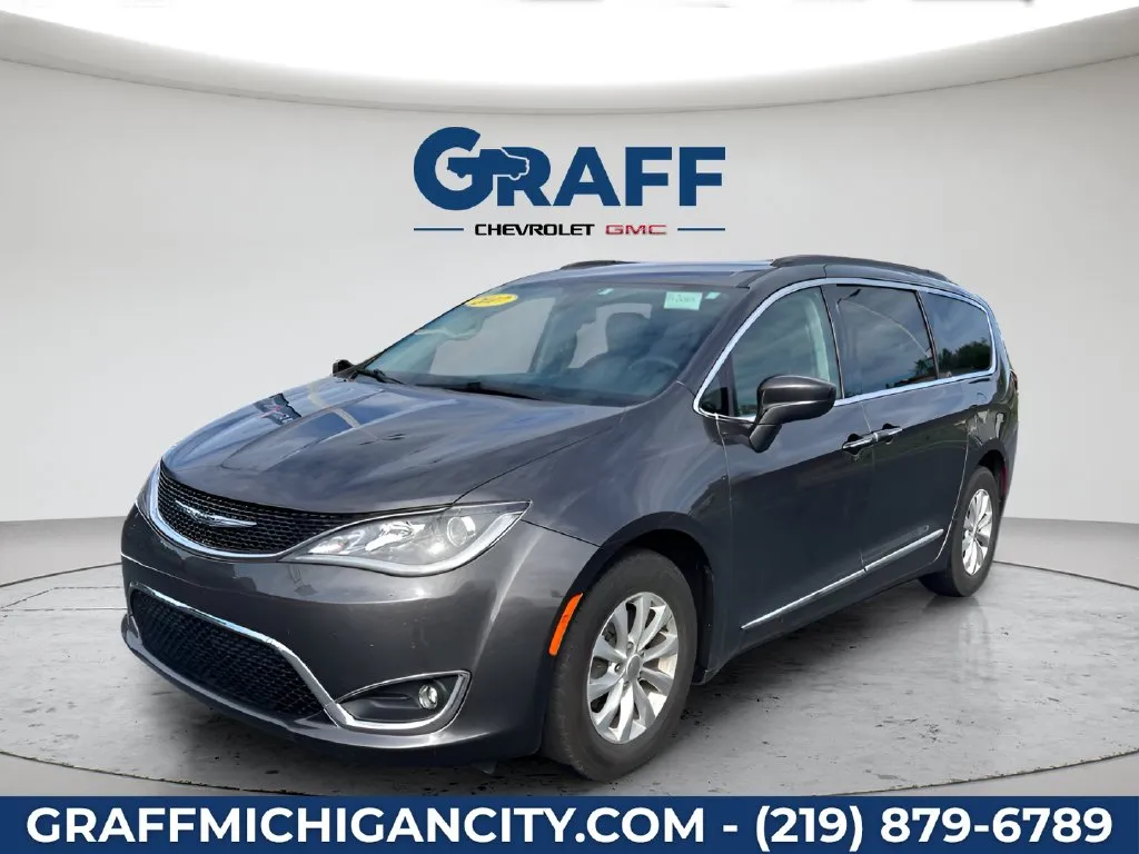 Gray 2017 Chrysler Pacifica Touring L for sale in Michigan City, IN