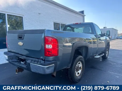 More photos of 2009 Chevrolet Silverado 2500 HD Work Truck at Graff Chevrolet GMC of Michigan City, IN