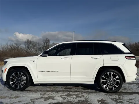 More photos of 2022 Jeep Grand Cherokee Overland 4xe at Graff Chevrolet of Chesterton, IN