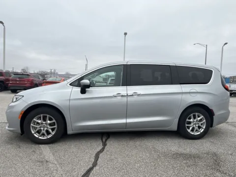 More photos of 2023 Chrysler Pacifica Touring L at Graff Chevrolet of Chesterton, IN