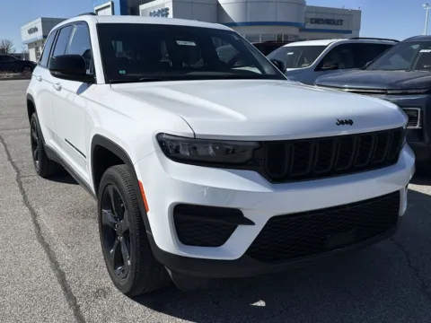 Photos of 2023 Jeep Grand Cherokee Altitude for sale in Burns Harbor, IN at Graff Chevrolet of Chesterton