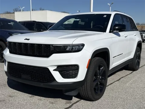 More photos of 2023 Jeep Grand Cherokee Altitude at Graff Chevrolet of Chesterton, IN