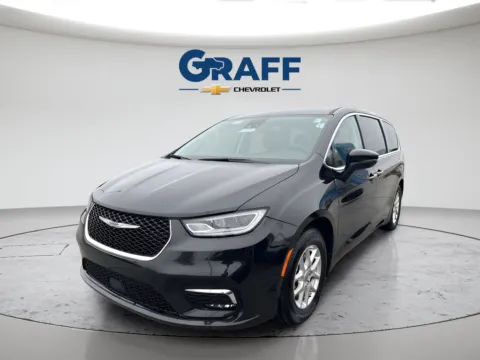Black 2023 Chrysler Pacifica Touring L for sale in Burns Harbor, IN