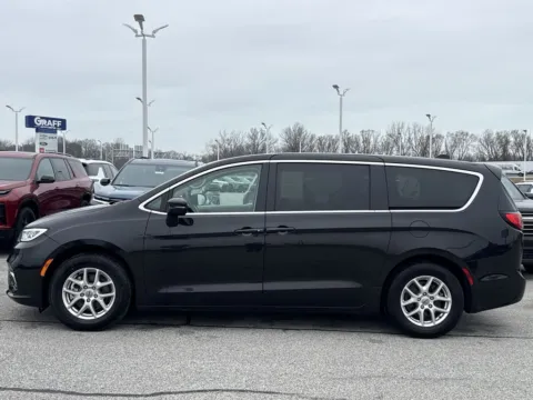 More photos of 2023 Chrysler Pacifica Touring L at Graff Chevrolet of Chesterton, IN