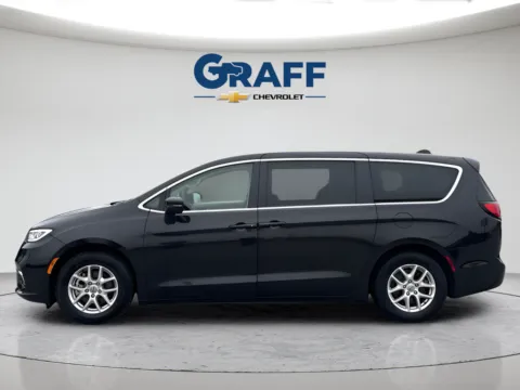 More photos of 2023 Chrysler Pacifica Touring L at Graff Chevrolet of Chesterton, IN