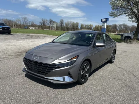 More photos of 2022 Hyundai Elantra Hybrid Limited at Graff Chevrolet of Chesterton, IN