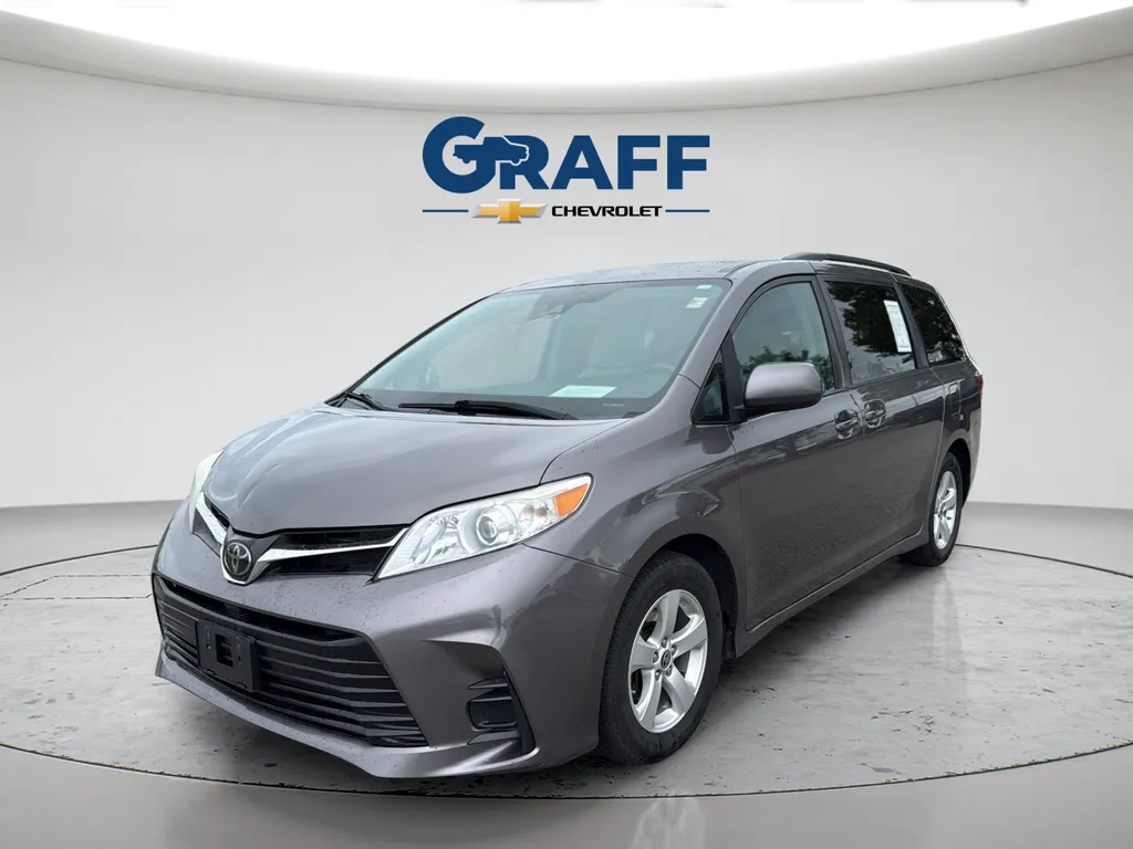 2020 Toyota Sienna LE for sale in Burns Harbor, IN