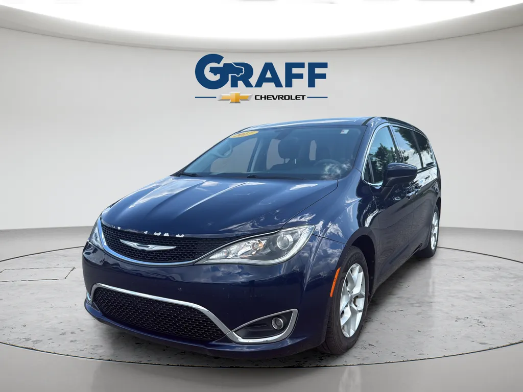 Blue 2017 Chrysler Pacifica Touring L for sale in Burns Harbor, IN
