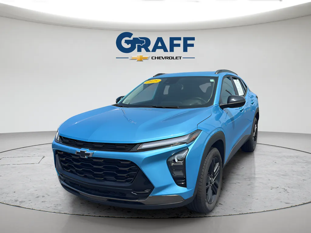 Blue 2025 Chevrolet Trax ACTIV for sale in Burns Harbor, IN