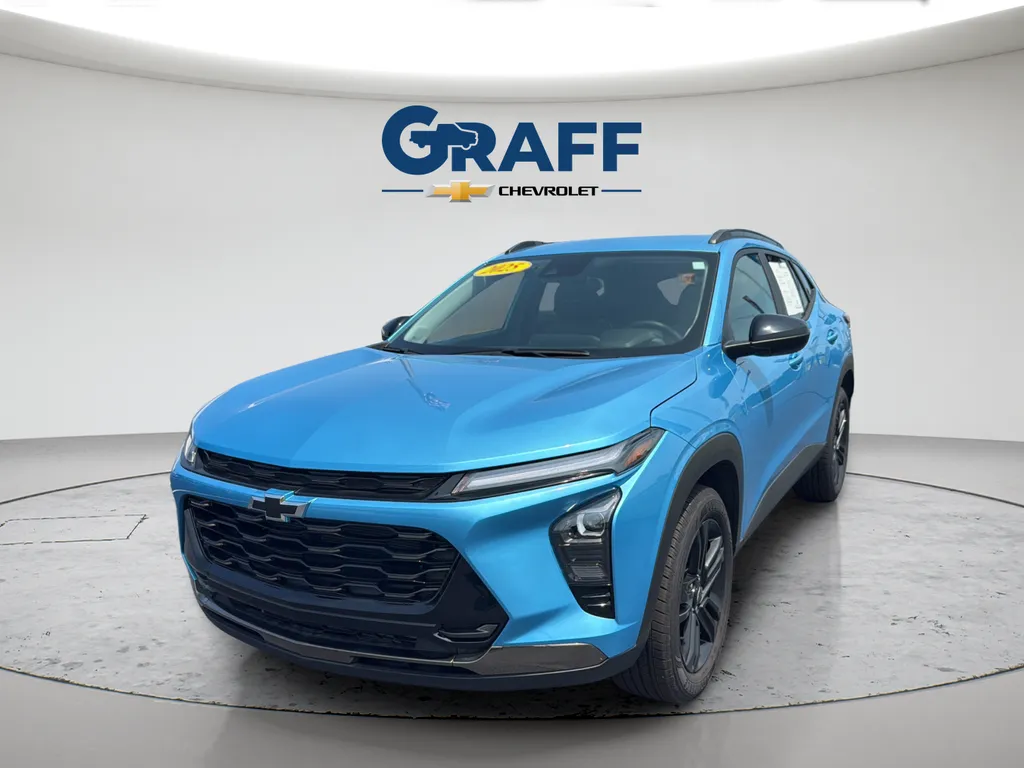 Blue 2025 Chevrolet Trax ACTIV for sale in Burns Harbor, IN