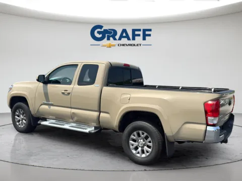 More photos of 2016 Toyota Tacoma SR5 at Graff Chevrolet of Chesterton, IN