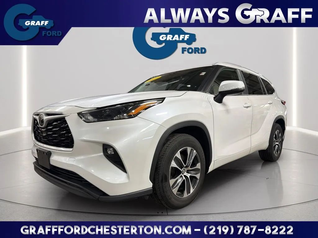 Unknown 2023 Toyota Highlander XLE for sale in Chesterton, IN