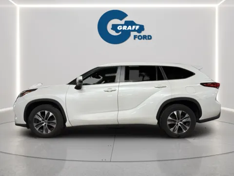 Photos of 2023 Toyota Highlander XLE for sale in Chesterton, IN at Graff Ford of Chesterton