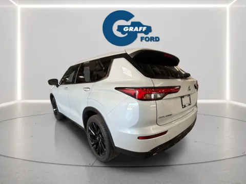 More photos of 2023 Mitsubishi Outlander SE Black Edition at Graff Ford of Chesterton, IN