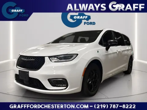 White 2024 Chrysler Pacifica Hybrid Select S Appearance for sale in Chesterton, IN