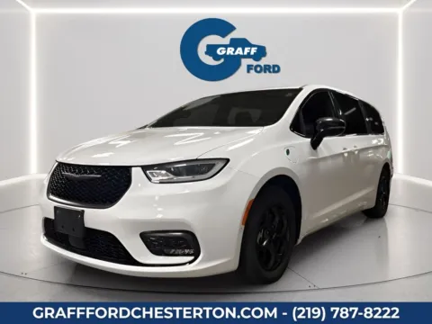 White 2024 Chrysler Pacifica Hybrid Select S Appearance for sale in Chesterton, IN