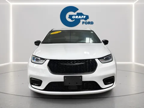 Photos of 2024 Chrysler Pacifica Hybrid Select S Appearance for sale in Chesterton, IN at Graff Ford of Chesterton