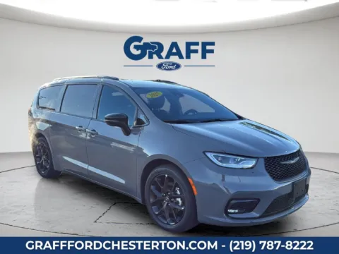 More photos of 2025 Chrysler Pacifica Limited at Graff Ford of Chesterton, IN