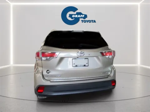 More photos of 2016 Toyota Highlander XLE V6 at Graff Toyota, IN