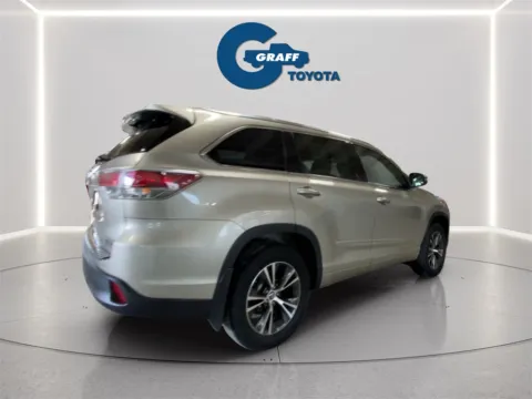 More photos of 2016 Toyota Highlander XLE V6 at Graff Toyota, IN