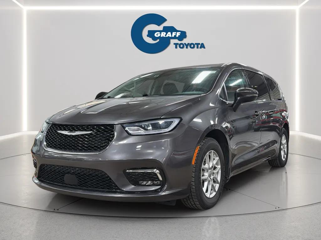 2023 Chrysler Pacifica Touring L for sale in Burns Harbor, IN