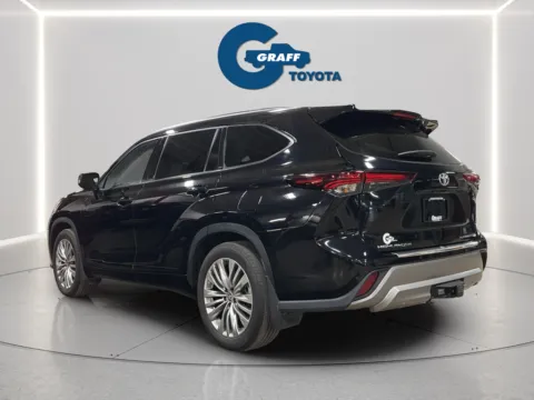 More photos of 2024 Toyota Highlander Platinum at Graff Toyota, IN