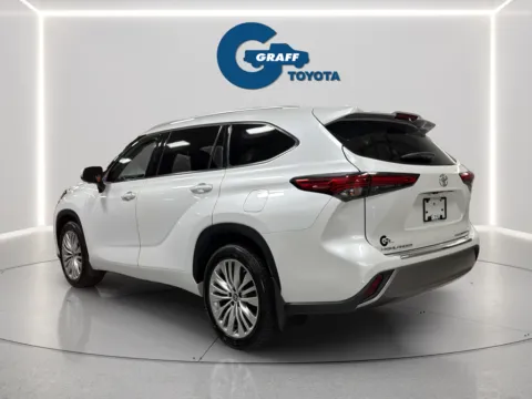 More photos of 2023 Toyota Highlander Platinum at Graff Toyota, IN
