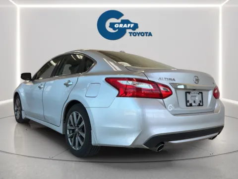 More photos of 2016 Nissan Altima 2.5 SL at Graff Toyota, IN