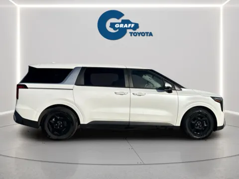 More photos of 2025 Kia Carnival LXS at Graff Toyota, IN