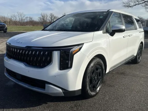 More photos of 2025 Kia Carnival LXS at Graff Toyota, IN