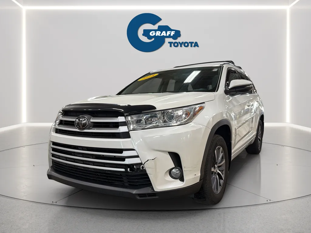 White 2018 Toyota Highlander XLE for sale in Burns Harbor, IN