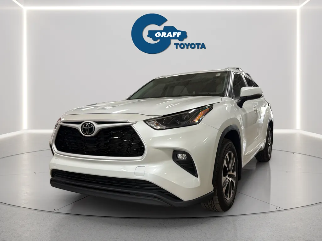 Unknown 2023 Toyota Highlander XLE for sale in Burns Harbor, IN