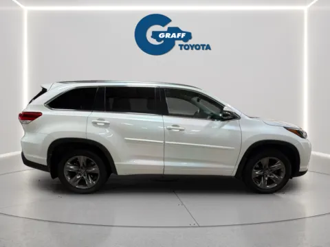 More photos of 2017 Toyota Highlander Limited Platinum at Graff Toyota, IN