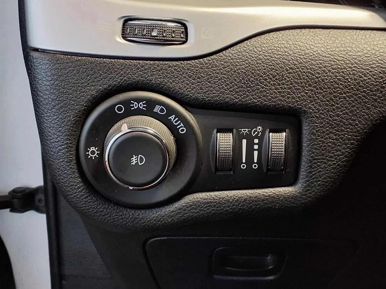 Jeep Cherokee photo 18