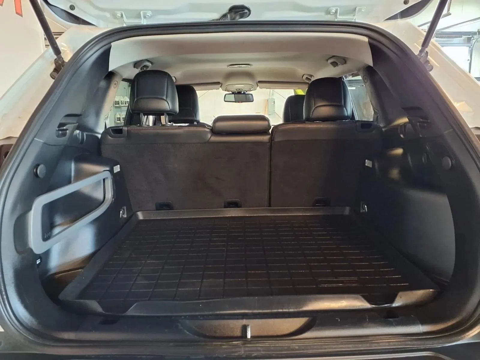 Jeep Cherokee photo 6