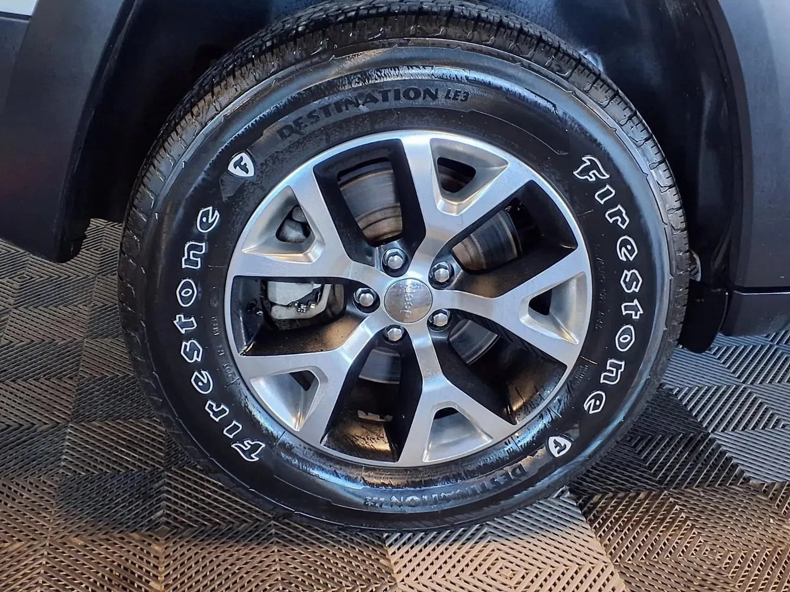 Jeep Cherokee photo 8