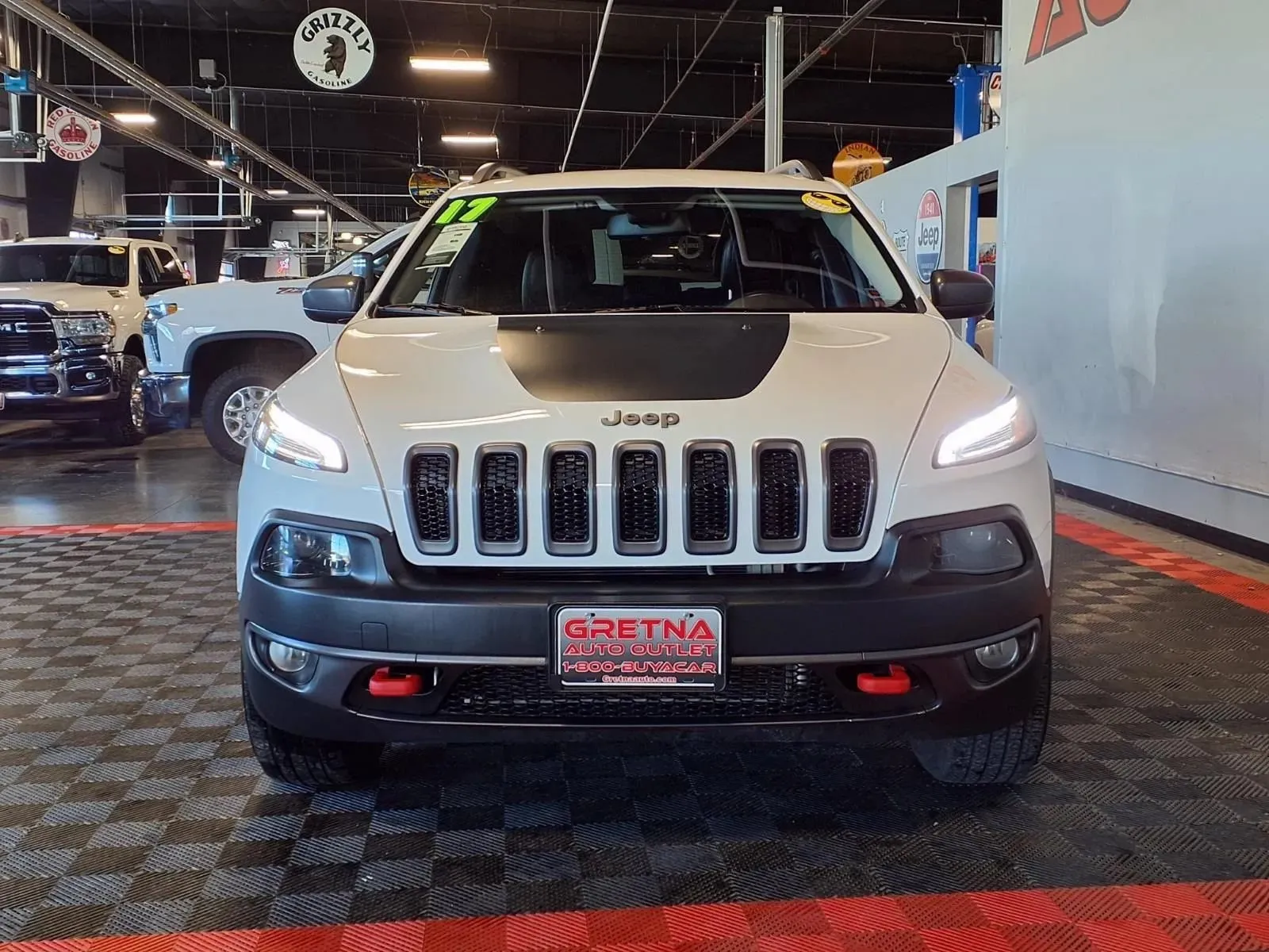 Jeep Cherokee photo 2