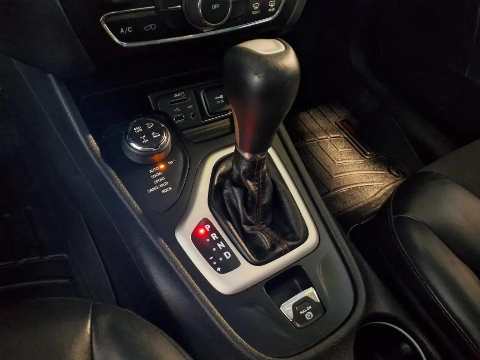 Jeep Cherokee photo 23