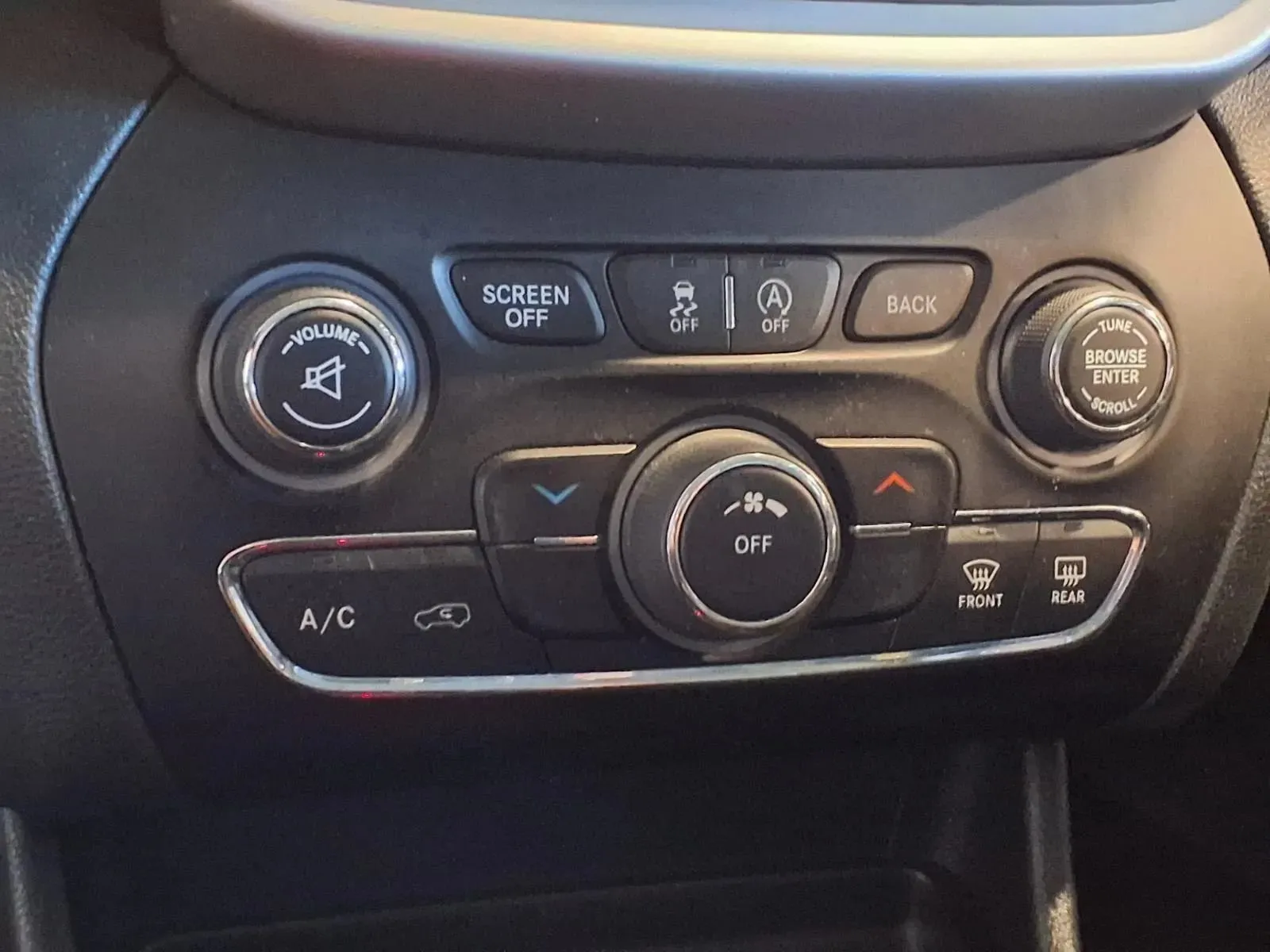 Jeep Cherokee photo 21
