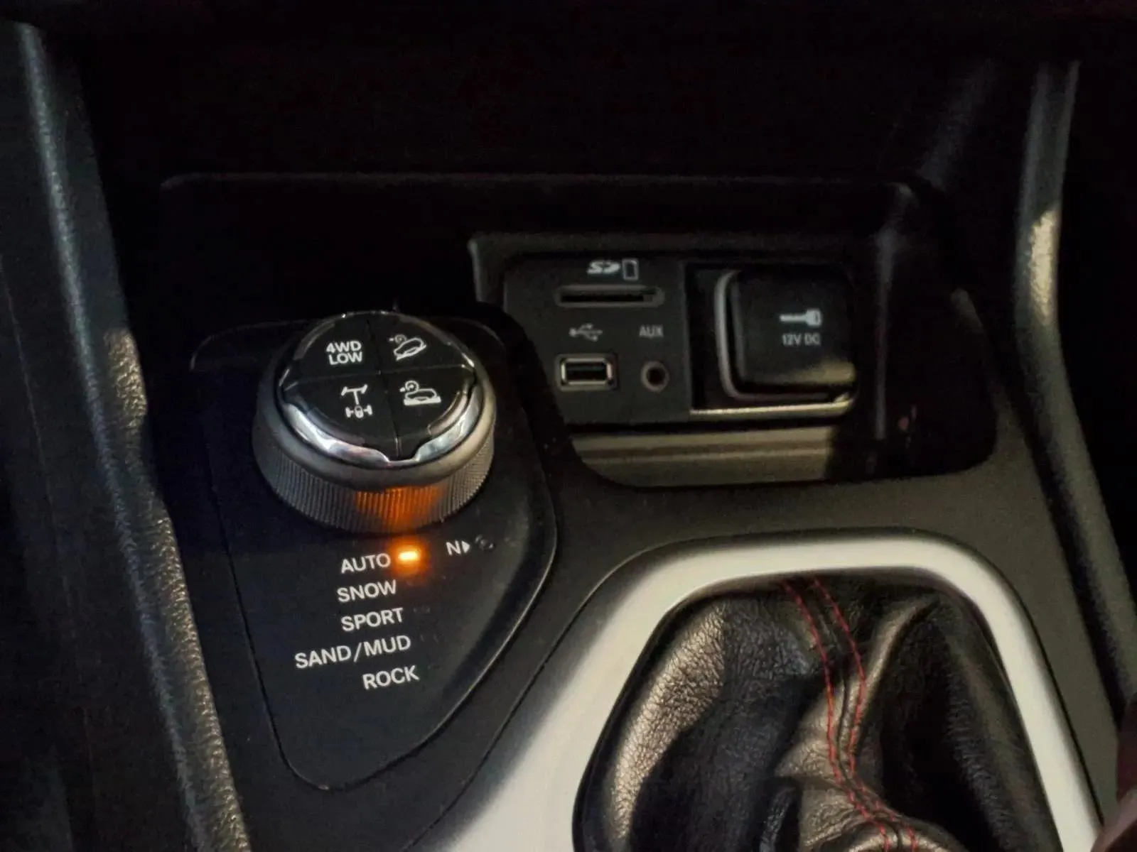 Jeep Cherokee photo 22