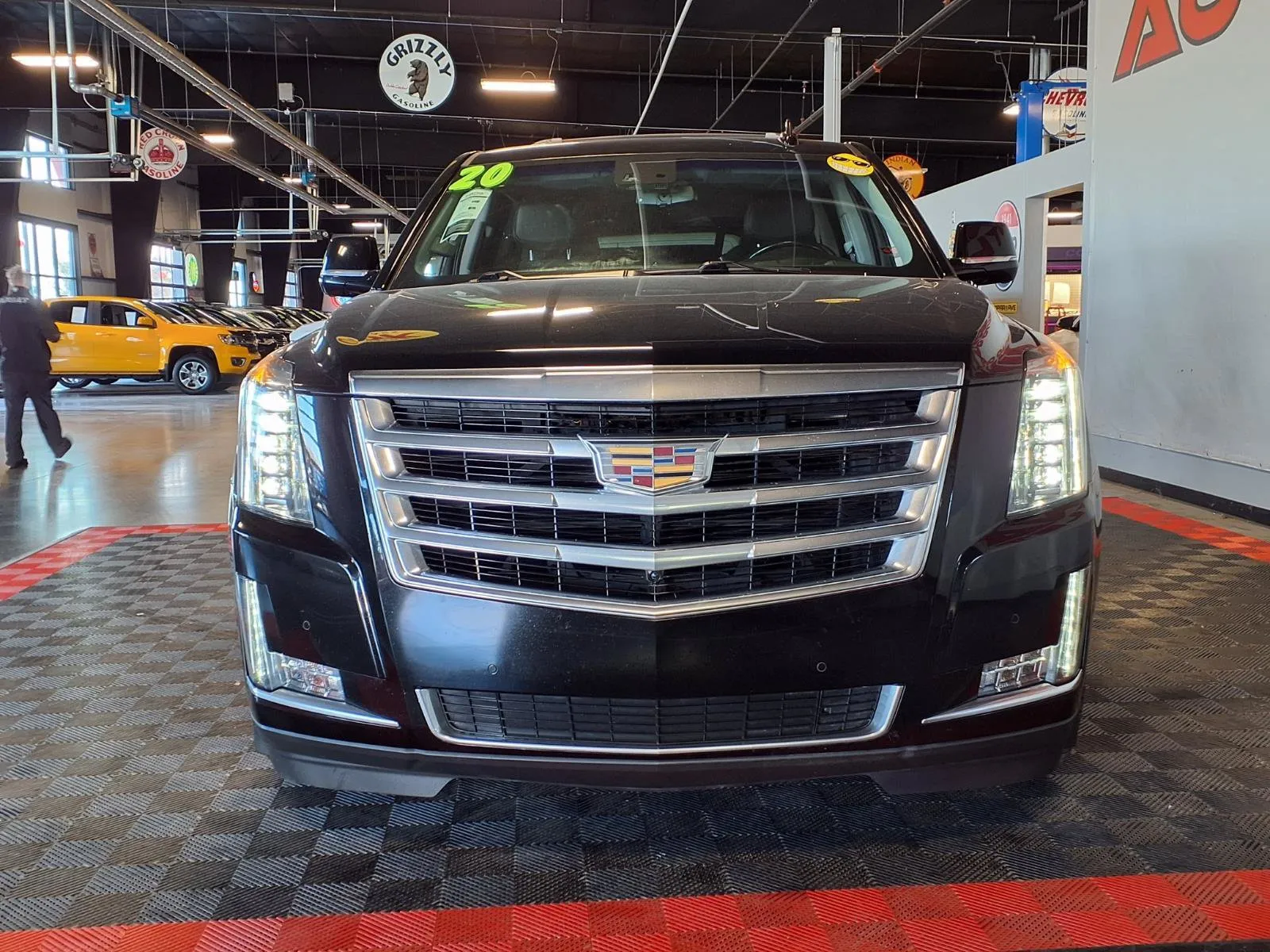 Cadillac Escalade photo 2